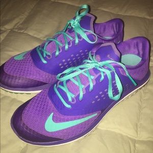 Nike FS Lite Run 2 (size 8.5)